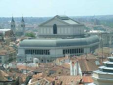 The Madrid royal opera house with the Palace and Almudena in the background.